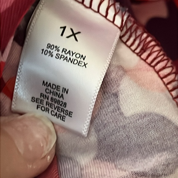 13-LOGO Geometric Patterned Top w/Long Solid Color Sleeves-Sharkbite Hem-Pockets - Picture 8 of 10